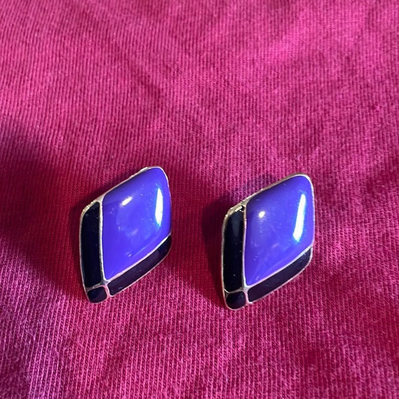Jewelry - Pierced earrings with purple and black and gold details